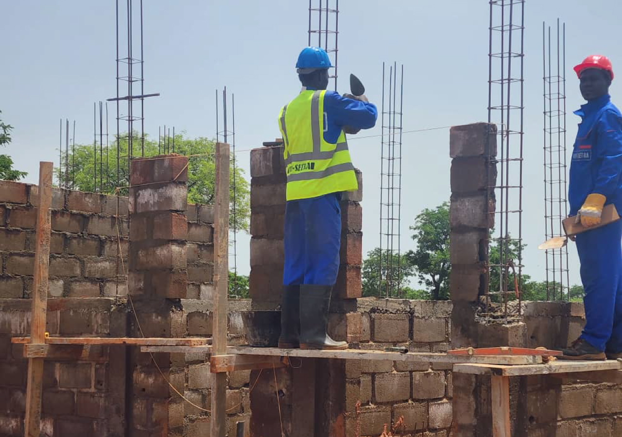 Chantier de construction de 04 Adductions d'Eau Potable